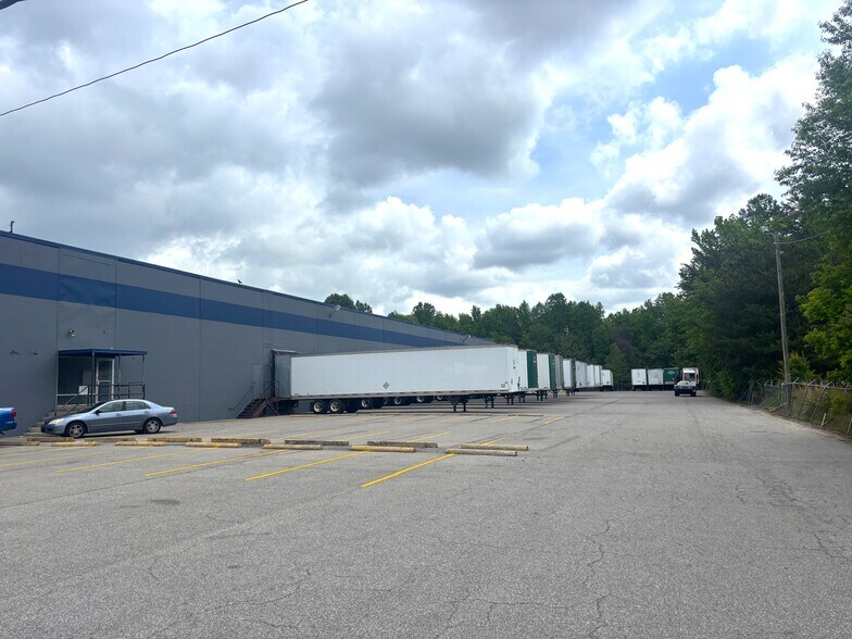 More Photos Of 900 Mattress Factory Rd, Mebane Warehouse For Lease
