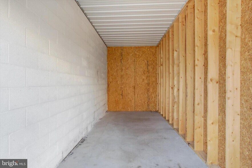 More Photos Of 370 Sheridan st, York Specialty For Sale