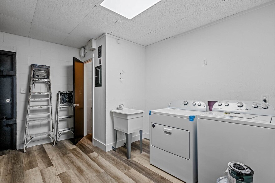 More Photos Of 1774 S Grant Ave, Springfield General Retail For Sale