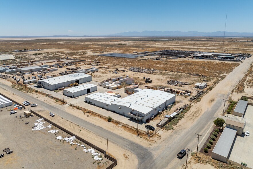 More Photos Of 1400 Orange St, Rosamond Warehouse For Lease