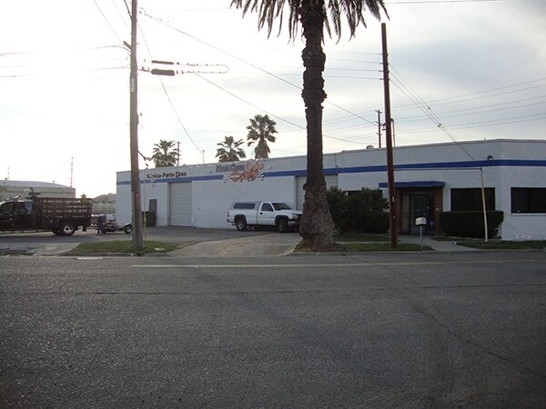 More Photos Of 2525 Kansas Ave, Riverside Manufacturing For Sale