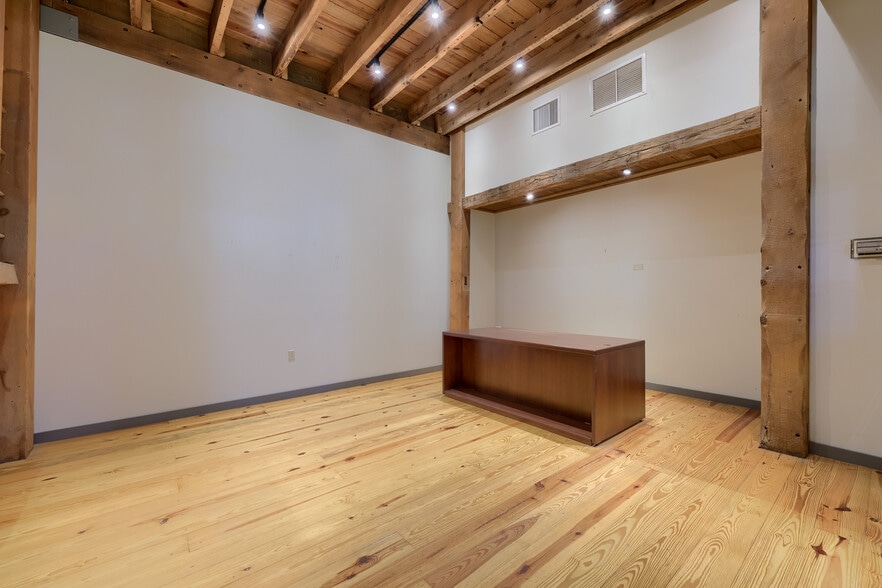 More Photos Of 709 Hartman Station Rd, Lancaster Loft Creative Space For Lease