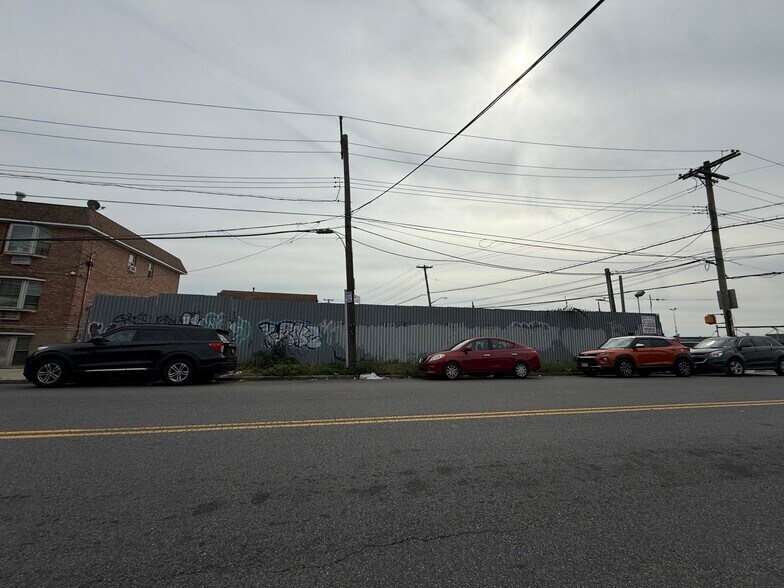 More Photos Of 757 Fountain Ave, Brooklyn Land For Sale