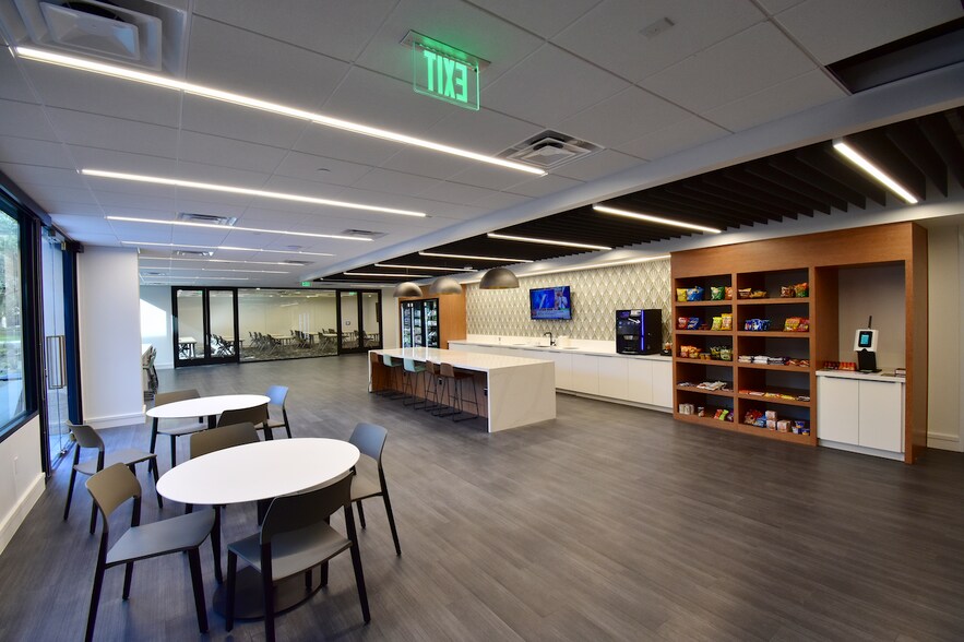 More Photos Of 8800 N Gainey Center Dr, Scottsdale Office For Lease