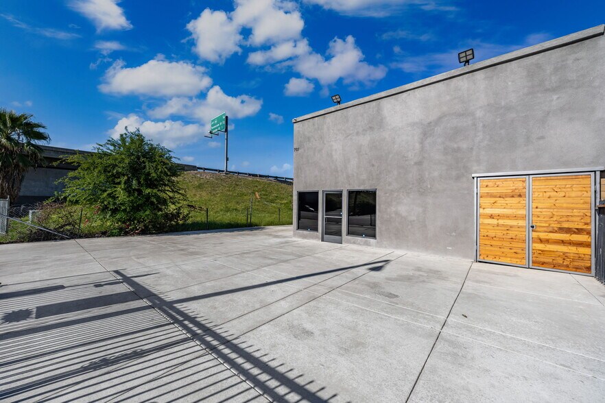 More Photos Of 701 Texas St, Redlands Office For Sale