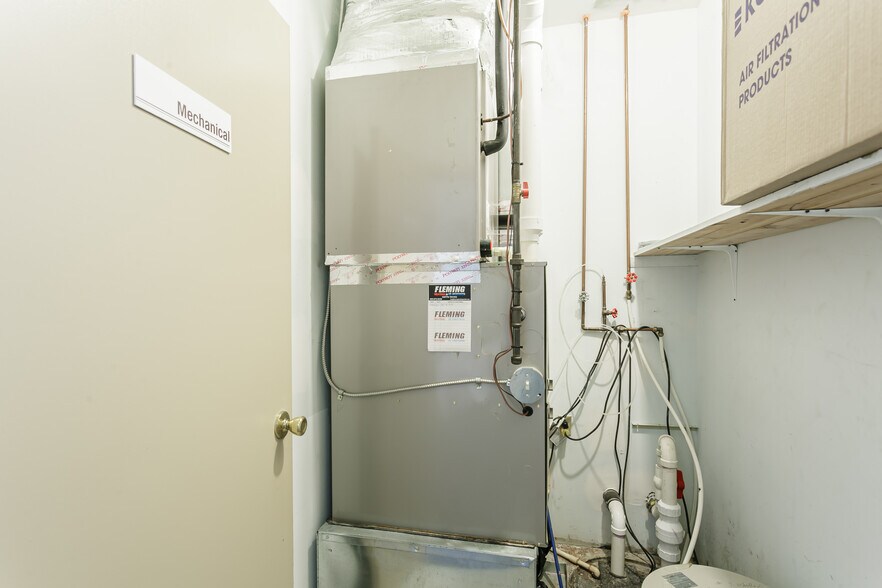 More Photos Of 636 W Washington St, Geneva Office For Sale