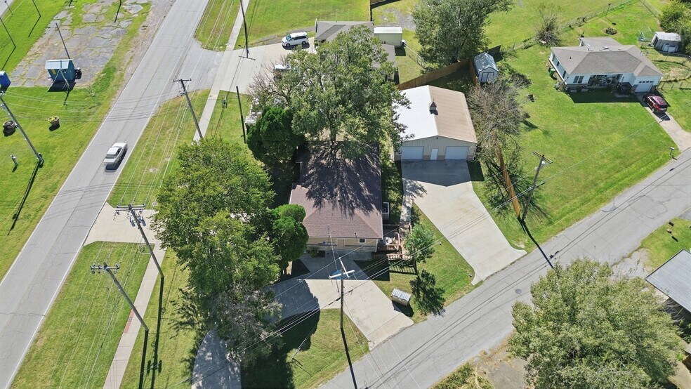 More Photos Of 601 S Cherokee St, Catoosa Office For Sale