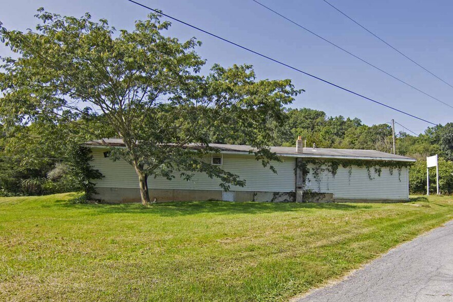 More Photos Of 4830 Highland Trl, Alderson General Retail For Sale