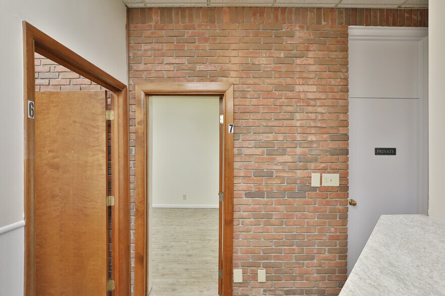 More Photos Of 1600 Sheridan Dr, Lancaster Medical For Sale