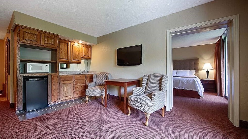 More Photos Of 8514 State Highway 76, Branson West Hotel For Sale