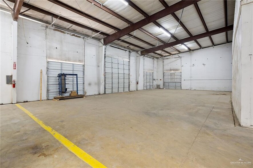 More Photos Of 100 N Dogwood St, Pharr Warehouse For Lease
