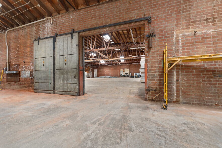 More Photos Of 15610 S Main St, Gardena Distribution For Sale