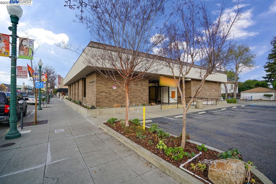 More Photos Of 1414 Webster St, Alameda Bank For Sale
