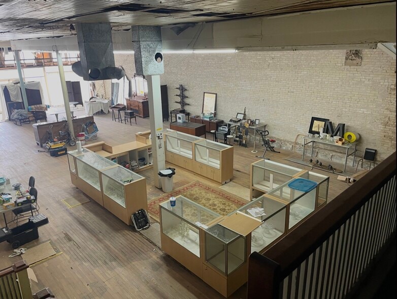 More Photos Of 419 Saint George St, Gonzales Storefront For Sale