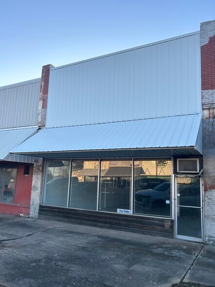 More Photos Of 113 N Main St, Coalgate Storefront Retail Office For Lease