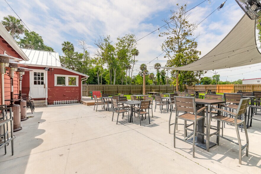 More Photos Of 1001 Canal St, New Smyrna Beach Freestanding For Sale