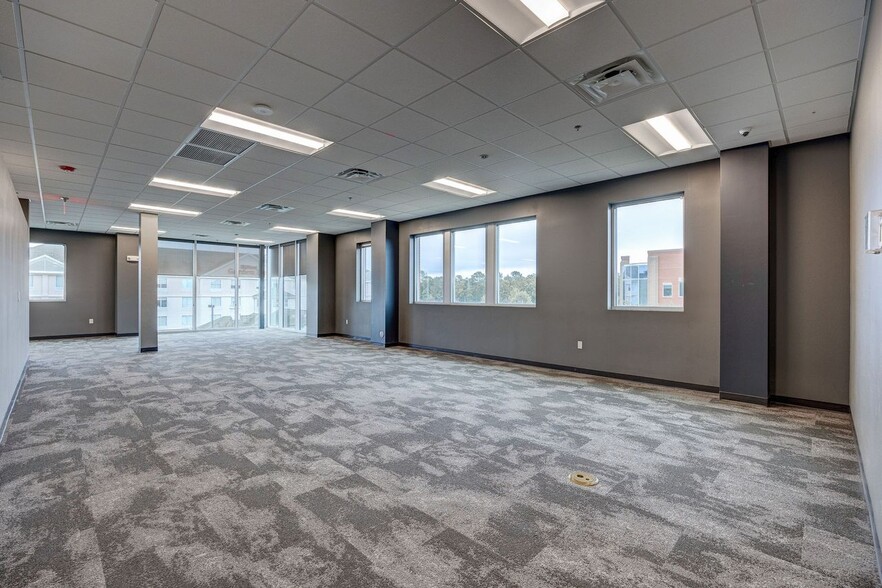 More Photos Of 6740 Rock Spring Rd, Wilmington Office For Lease