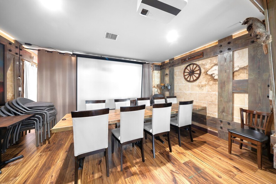 More Photos Of 228 S Oxford Ave, Los Angeles General Retail For Sale