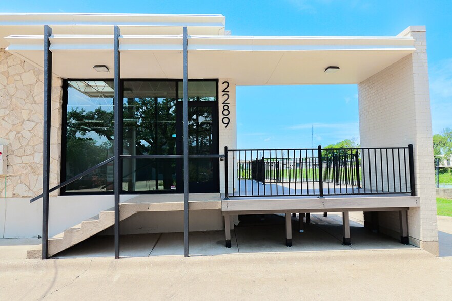 Primary Photo Of 2285 & 2289 Vantage St, Dallas Light Manufacturing For Lease