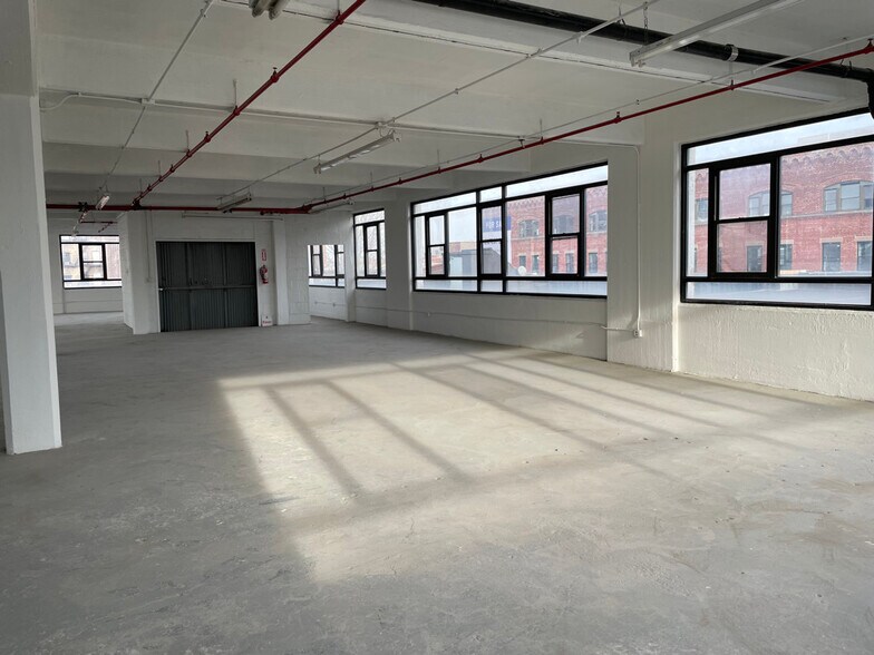 More Photos Of 753-755 E 134th St, Bronx Warehouse For Lease