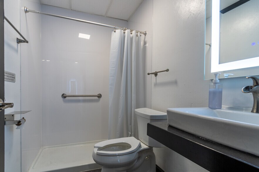 More Photos Of 1724 NE 2nd St, Gainesville Light Manufacturing For Sale