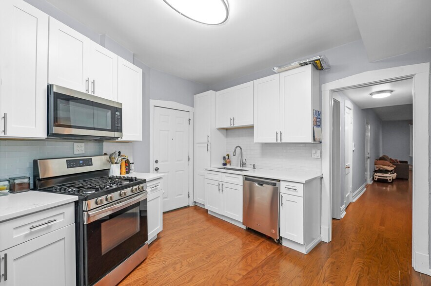 More Photos Of 4363 N Lincoln Ave, Chicago Storefront Retail Residential For Sale