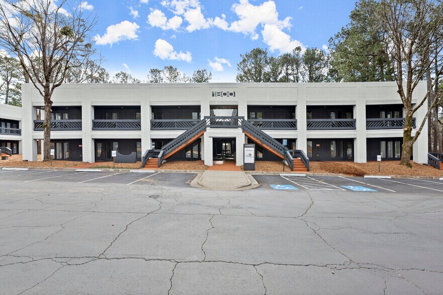Primary Photo Of 1800 Lake Park Dr SE, Smyrna Medical For Sale