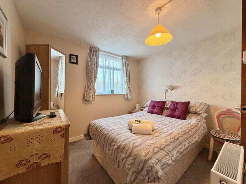 More Photos Of 46 King Edward Av, Blackpool Hotel For Sale