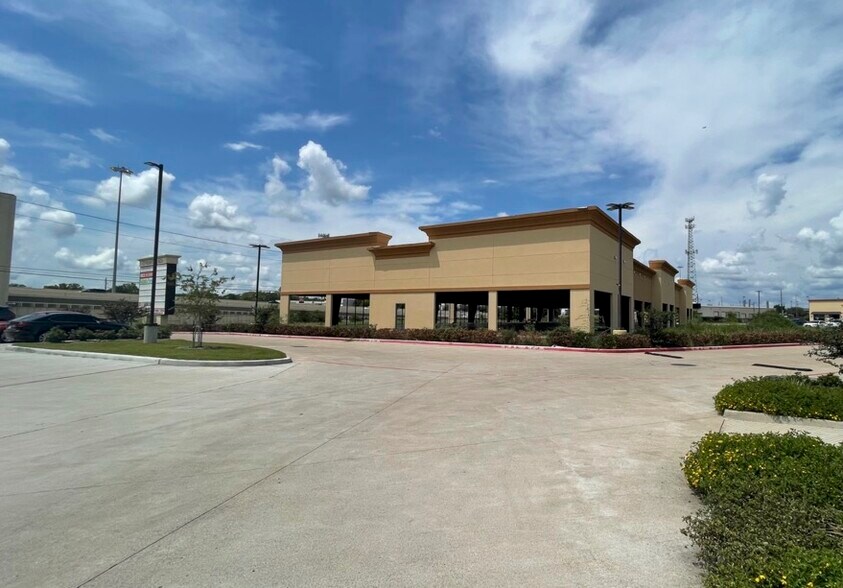 More Photos Of 25414 Northwest Fwy, Cypress Unknown For Lease