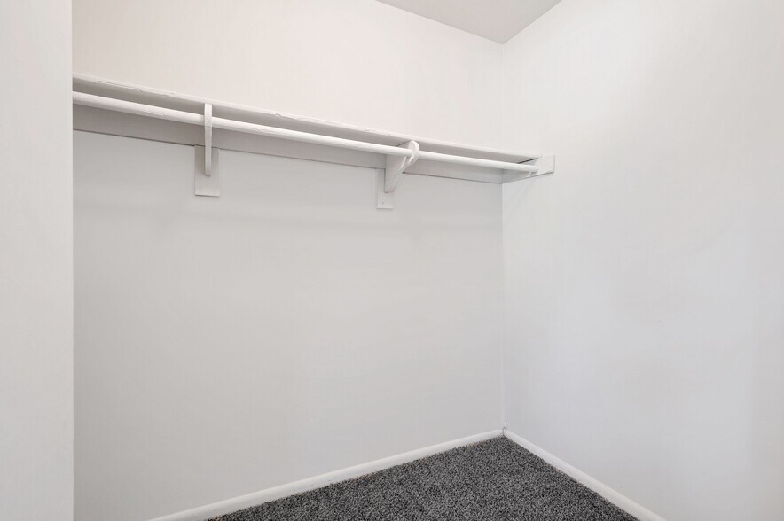More Photos Of 6441 Livingston Rd, Oxon Hill Apartments For Sale