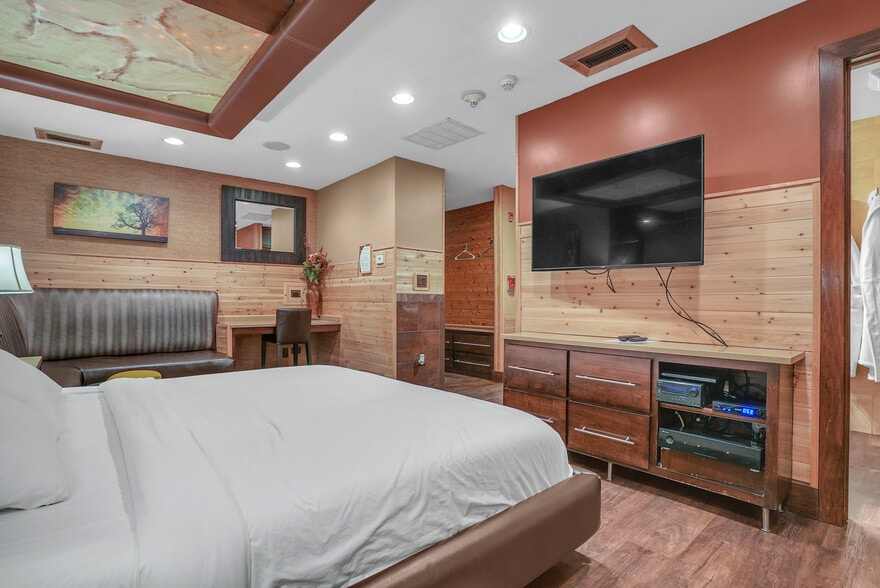 More Photos Of 16W621 S Frontage Rd, Willowbrook Hotel For Sale