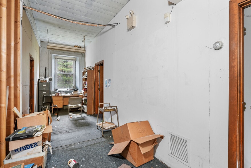 More Photos Of 45 Old Flat River, Coventry Manufacturing For Sale