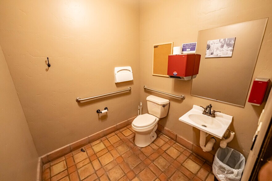 More Photos Of 3015 Hualapai Mountain Rd, Kingman Office For Sale