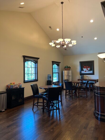 More Photos Of 770 Beacon St, West Dundee Medical For Sale