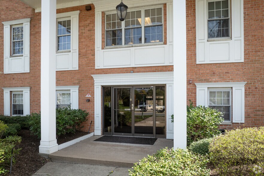 More Photos Of 496 Kinderkamack Rd, Oradell Office For Sale