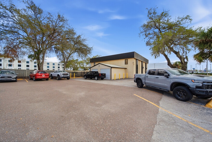 More Photos Of 104 E Fowler Ave, Tampa Office For Sale