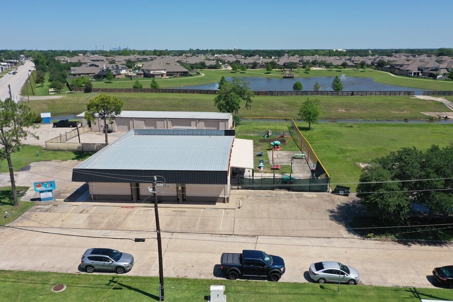 More Photos Of 3111 S Main St, Pearland Warehouse For Sale