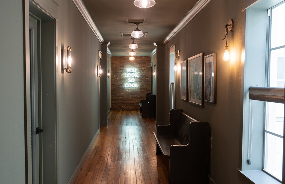 More Photos Of 689 Central Ave, Saint Petersburg Storefront Retail Office For Sale