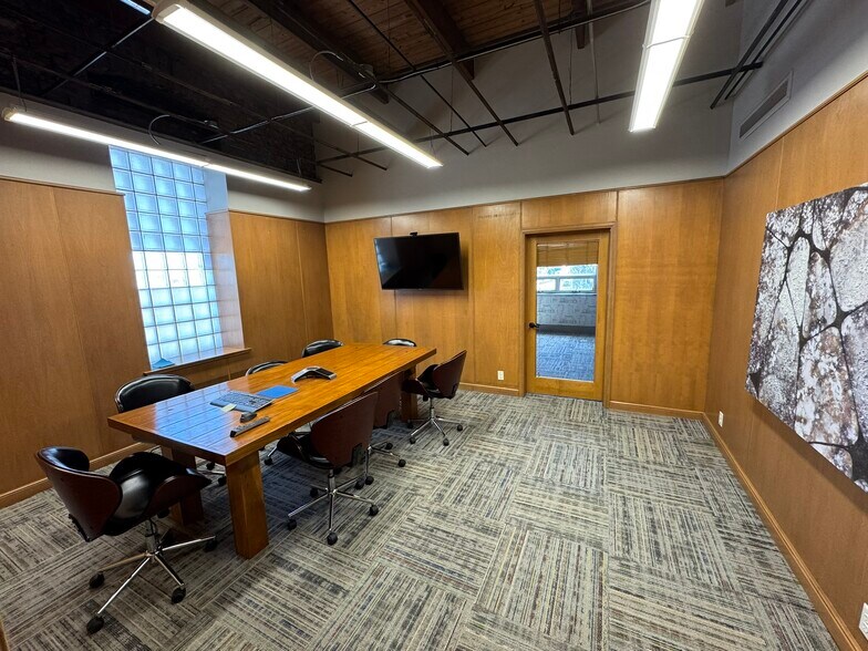 More Photos Of 24 S Brooke St, Fond Du Lac Office For Sale