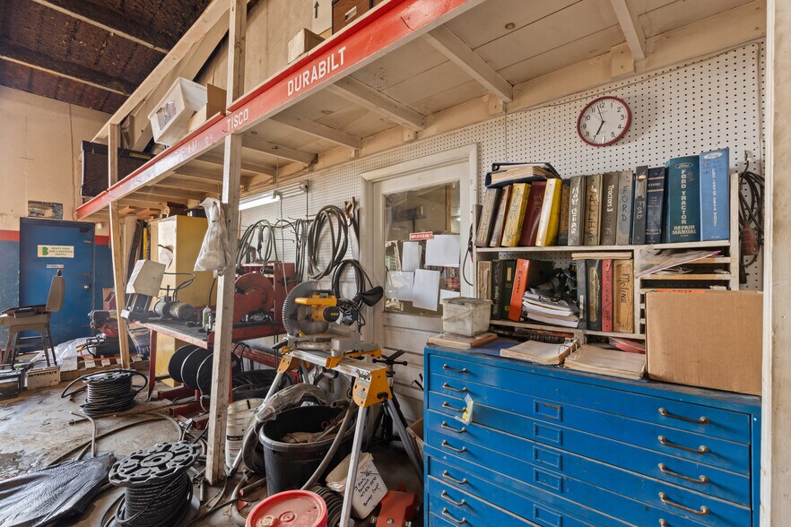 More Photos Of 60 US-54 Hwy, El Dorado Springs General Retail For Sale