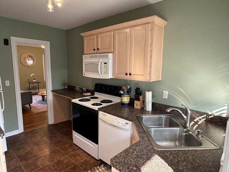 More Photos Of 1802 Carolyn Dr, Lexington Apartments For Sale