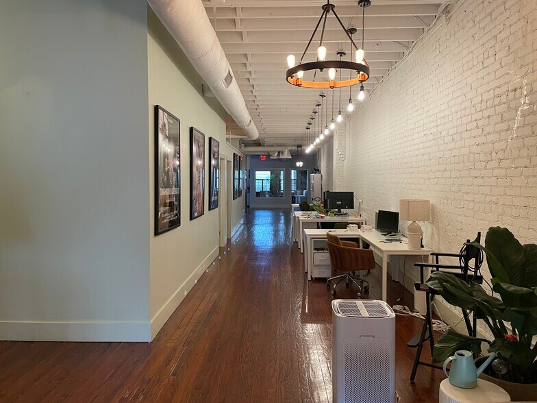 More Photos Of 463 King St, Charleston Storefront Retail Office For Lease