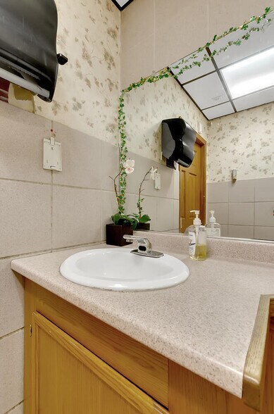 More Photos Of 2422-2426 S Park Ave, Buffalo Bowling Alley For Sale