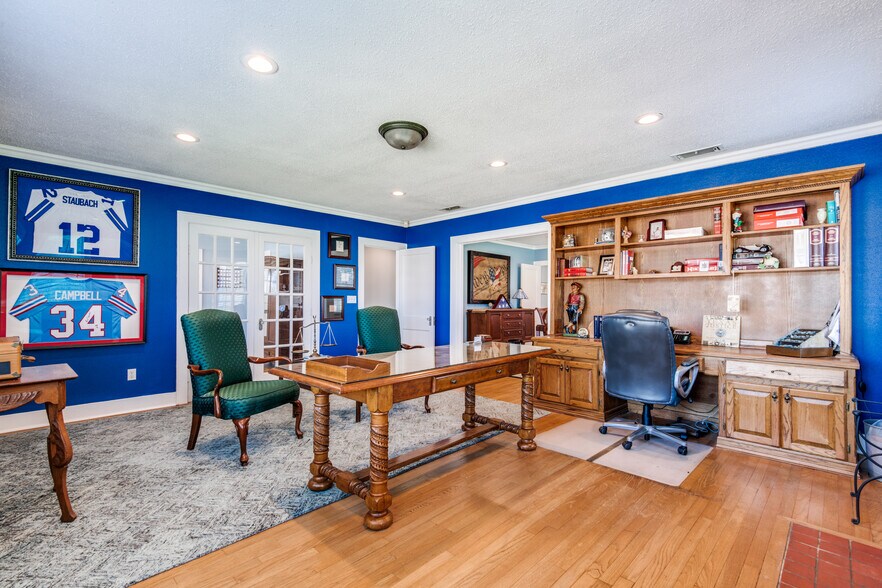 More Photos Of 209 S Main St, Lindale Loft Creative Space For Sale
