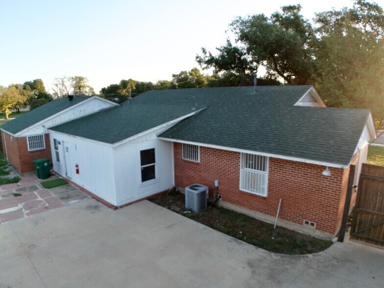More Photos Of 3310 Lackland Rd, Fort Worth Office For Sale