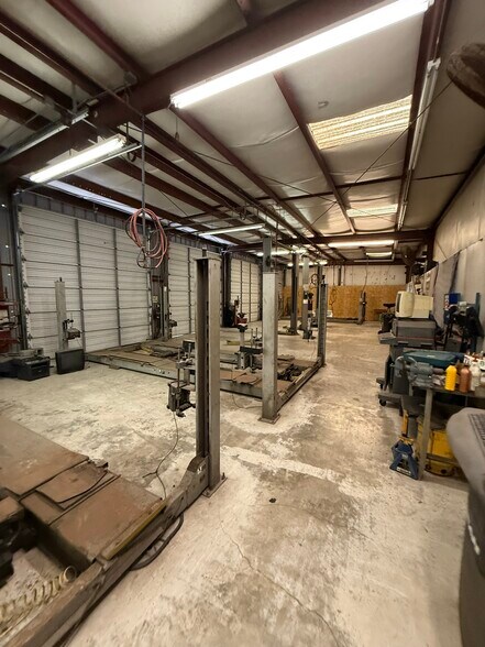 More Photos Of 4005 N Navarro St, Victoria Warehouse For Lease