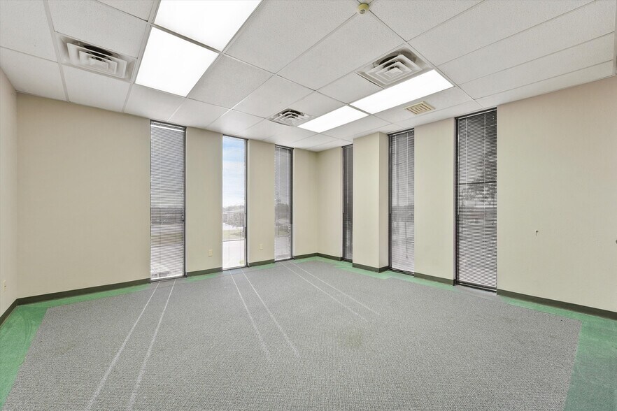 More Photos Of 2000 25th Ave N, Texas City Office For Lease