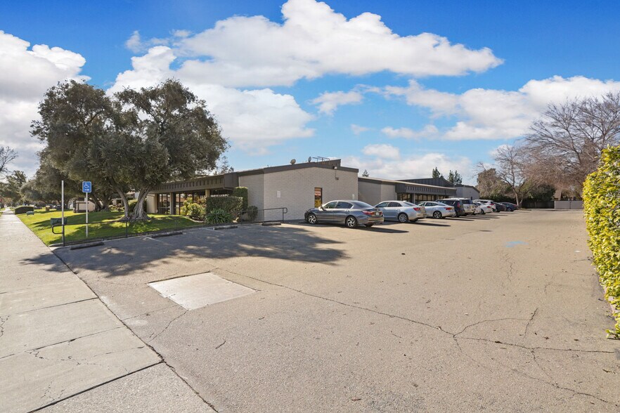 More Photos Of 5637 N Pershing Ave, Stockton Medical For Lease