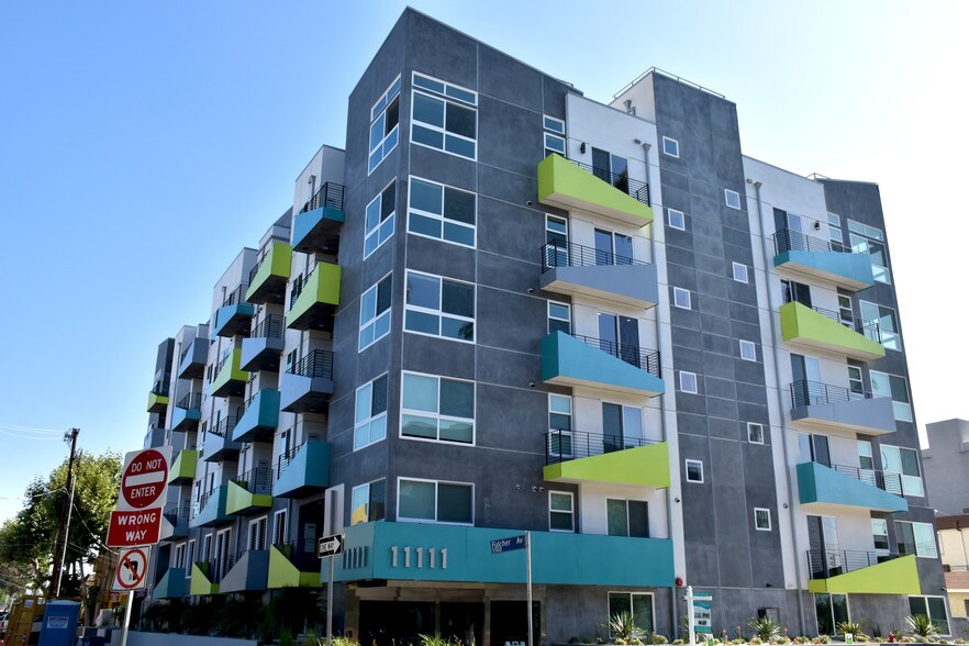 More Photos Of 11111 Cumpston St, North Hollywood Apartments For Sale