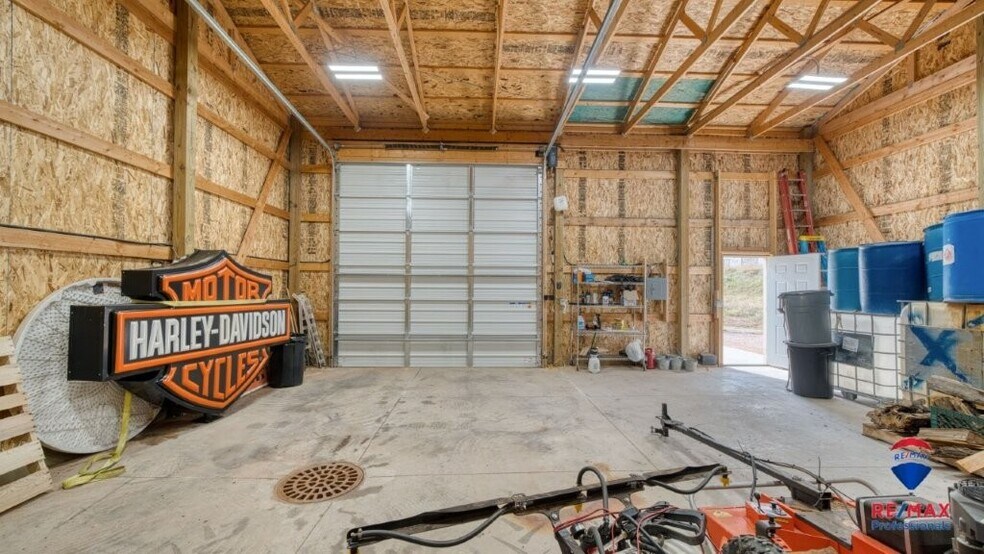 More Photos Of 2423 E Cleveland St, Sundance Flex For Sale